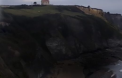 LA COLINA DEL CUERVO: Thriller policíaco ambientado en Gijón * Leyenda asturiana y suspense.